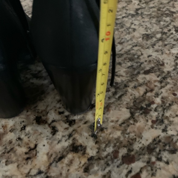 Vince Camuto Fringe Harllin Size 6 - Picture 7 of 9